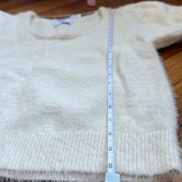 NWT Old Navy size M fuzzy puff-sleeve sweater - Picture 8 of 8